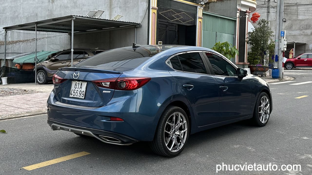 Mazda 3 2018 1.5FL cu gia re 5