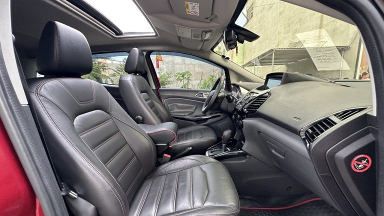 Ford-EcoSport-2015-Titanium-duoi-350tr-10