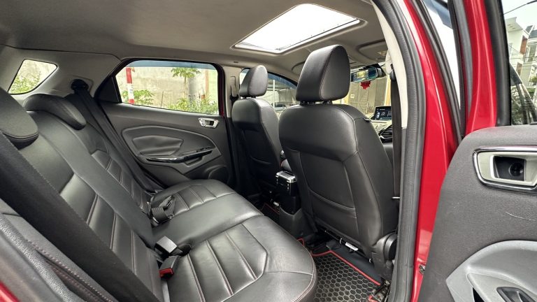 Ford-EcoSport-2015-Titanium-duoi-350tr-8